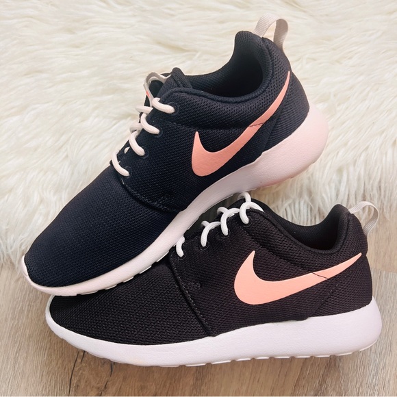 NWT Nike Roshe One Women’s Shoes - Picture 5 of 8